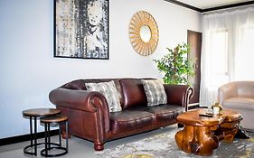 Walford Estate, Spacious Private, Modern Luxury Living